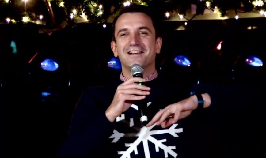 “Hasmi” që protestonte kundër Pazarit të Ri, ndez dritat e festave me Veliajn “Hasmi” që protestonte kundër Pazarit të Ri, ndez dritat e festave me Veliajn