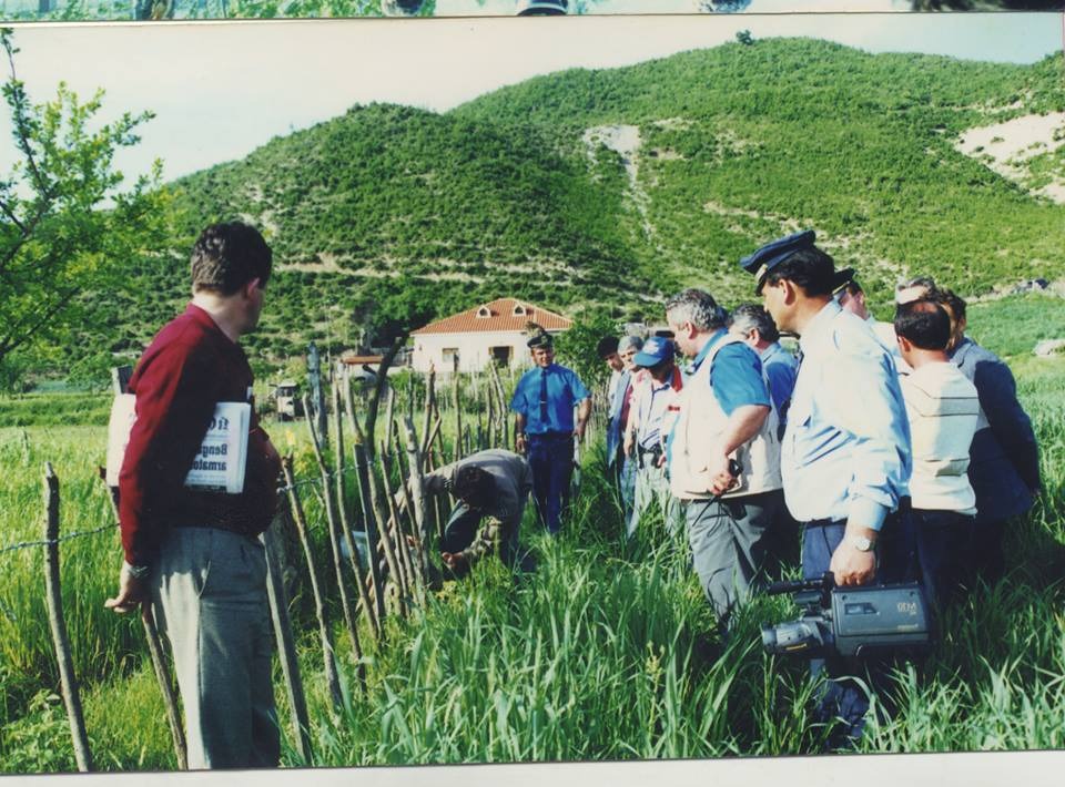 Dossier/ 20 vjet nga grabitja e arit në Krrabë, të dyshuarit përfunduan në burg. Por cilët ishin grabitësit e vërtetë? Dossier/ 20 vjet nga grabitja e arit në Krrabë, të dyshuarit përfunduan në burg. Por cilët ishin grabitësit e vërtetë?