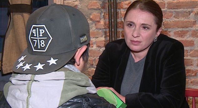 Rrëfimi prekës i Denisit, 13 vjeçarit shqiptar që vjedh për të ushqyer 5 motrat e vogla Rrëfimi prekës i Denisit, 13 vjeçarit shqiptar që vjedh për të ushqyer 5 motrat e vogla