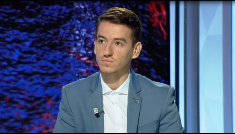 “Saq turp, jot motër mori…!” Shqiptarja nga Roterdami demaskon Taulant Mukën (Foto) “Saq turp, jot motër mori…!” Shqiptarja nga Roterdami demaskon Taulant Mukën (Foto)