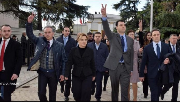 Pse opozita kthehet në Kuvend pas ngritjes së KLP & KLGJ? Pse opozita kthehet në Kuvend pas ngritjes së KLP & KLGJ?