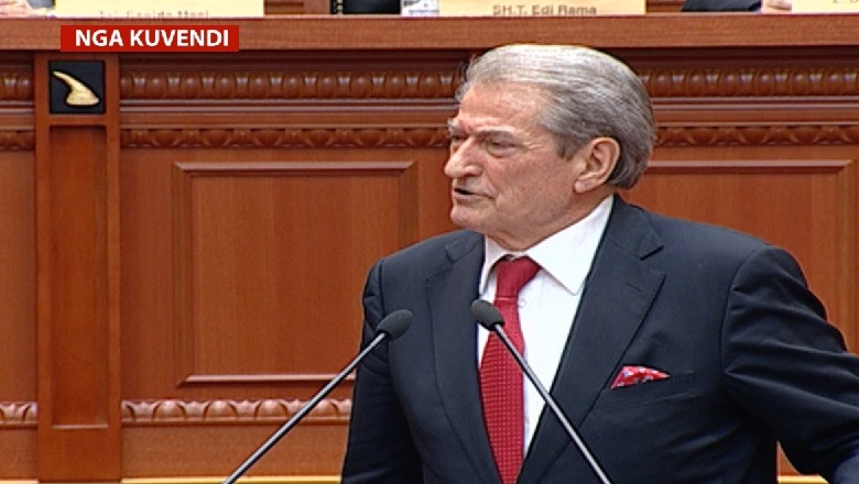 Berisha i urryeri i studentëve në Kuvend si përfaqësuesi i tyre, sulmon socialistët: I mbyllët derën e arsimit të varfërve (universitetet kioska)! Mjerë ju, ky është vetëm fillimi Berisha i urryeri i studentëve në Kuvend si përfaqësuesi i tyre, sulmon socialistët: I mbyllët derën e arsimit të varfërve (universitetet kioska)! Mjerë ju, ky është vetëm fillimi