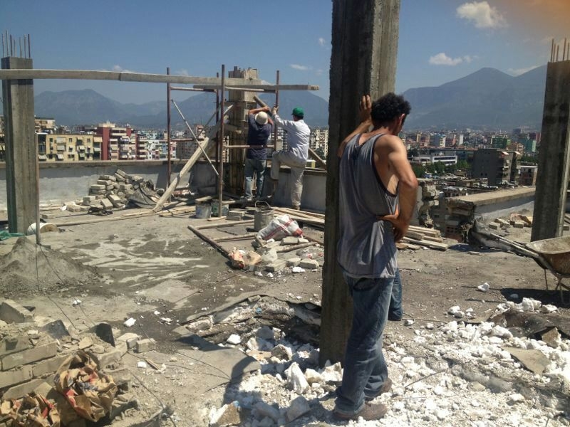 Bashkia e Tiranës diskretiton Bashën: S’ka asnjë leje ndërtimi për Begon o Lul që i dhe Lulit leje ndërtimi për shtesë…një kat mbi katin e 12-të Bashkia e Tiranës diskretiton Bashën: S’ka asnjë leje ndërtimi për Begon o Lul që i dhe Lulit leje ndërtimi për shtesë…një kat mbi katin e 12-të