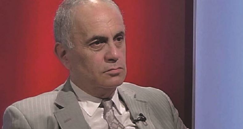 Artan Fuga: Si na kanë grabitur “skifterët” e politikës ne “lepujt” universitarë ! Artan Fuga: Si na kanë grabitur “skifterët” e politikës ne “lepujt” universitarë !