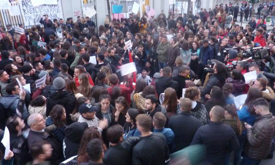 Protesta në Hungari, Shqipëri, Serbi e Gjermani… Ku po shkon Europa? Protesta në Hungari, Shqipëri, Serbi e Gjermani… Ku po shkon Europa?