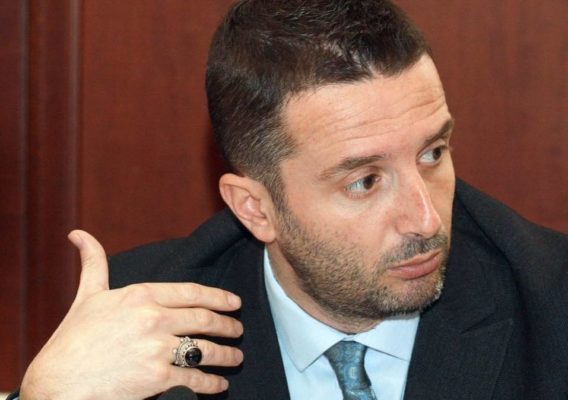 Ka qenë gjithmonë një deputet zevzek, mistrec, i pa kompromis, ndër të paktët në kopenë e socialistëve të urtë e të paqtë, që ka ngritur zërin Erjon Braçe!