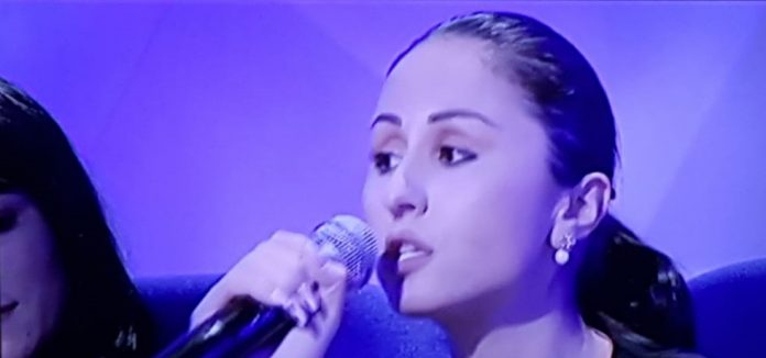 U shfaq papritur në studion e Fevziut si pedagoge, militante e flaktë e LSI-së U shfaq papritur në studion e Fevziut si pedagoge, militante e flaktë e LSI-së