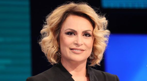 Të lësh gjithçka për një burrë”: Kush është partneri misterioz i Eni Vasilit? Të lësh gjithçka për një burrë”: Kush është partneri misterioz i Eni Vasilit?