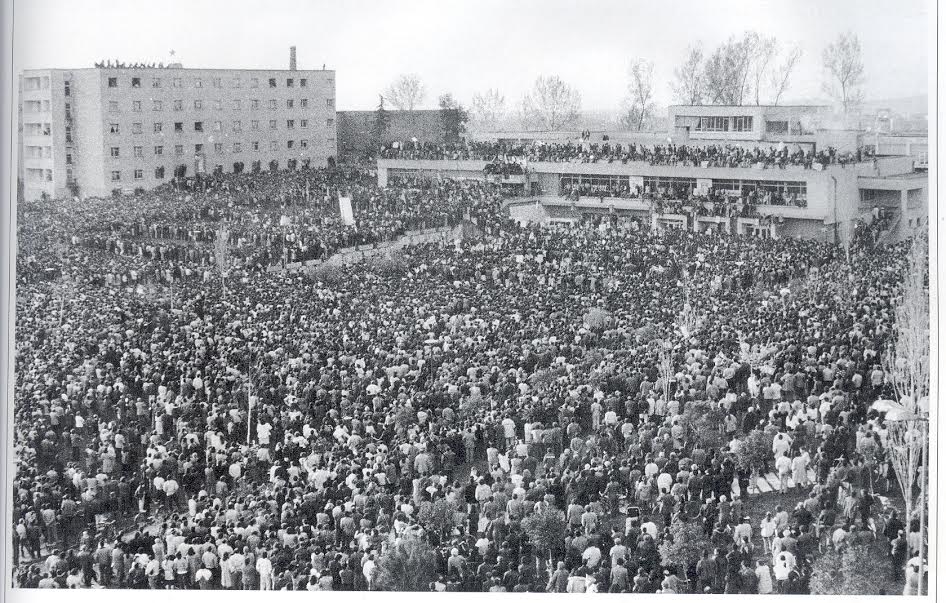 Ca viza të shpejta, kushtuar 8 Dhjetorit, ose dy cigaret e fundit në diktaturë Ca viza të shpejta, kushtuar 8 Dhjetorit, ose dy cigaret e fundit në diktaturë