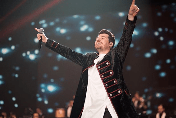 9 fakte që ndoshta nuk i dini rreth Alban Skënderaj 9 fakte që ndoshta nuk i dini rreth Alban Skënderaj