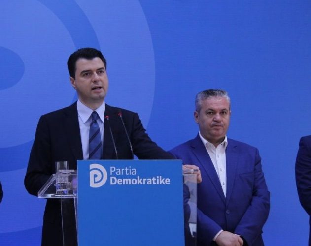 Kur hajduti vjedh veten?! Basha shpall listën e KK-së re, por i dalin më shumë fletë se votues