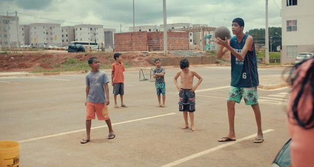 12-vjeçari duhet të operohet për të ndaluar rritjen, është 2.3 m i gjatë 12-vjeçari duhet të operohet për të ndaluar rritjen, është 2.3 m i gjatë