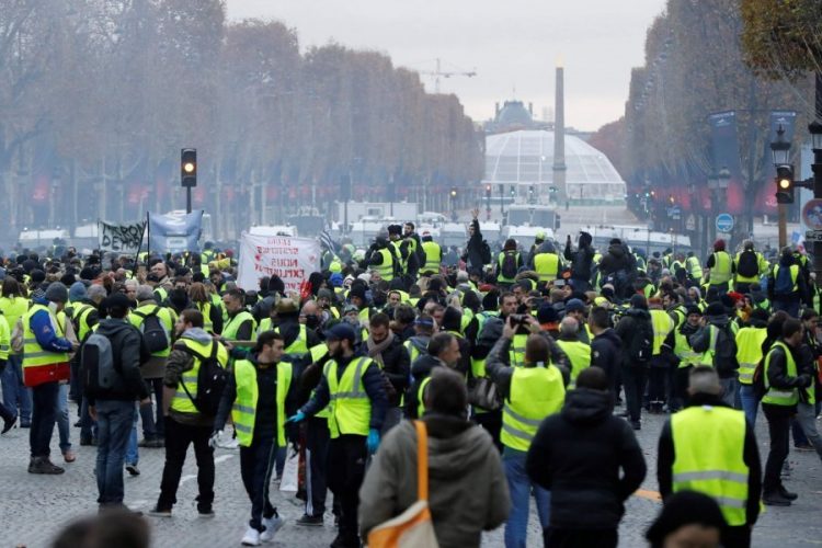“Jelekët e verdhë”: Pakësohen protestat në Francë “Jelekët e verdhë”: Pakësohen protestat në Francë