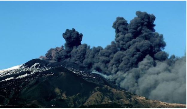 Shqiptari kthehet në hero në Itali, ndihmoi banorët nën rrënojat pas tërmetit Shqiptari kthehet në hero në Itali, ndihmoi banorët nën rrënojat pas tërmetit