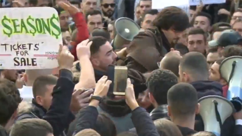 Pedagogu Jani Marka: U grushtova nga huliganët e PD dhe LSI, jo nga studentët