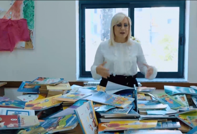 Takimi me studentët, Nikolla: Si nënë dhe ministre dola për t’u thënë që çështjet zgjidhen duke komunikuar