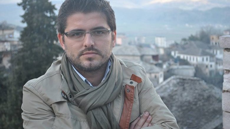 Të vërtetat drithëruese të Marin Memës: Dreqin, të gjithë politikanët shqiptarë janë njëlloj, ja arsyet pse nuk i njohin hallet e studentëve Të vërtetat drithëruese të Marin Memës: Dreqin, të gjithë politikanët shqiptarë janë njëlloj, ja arsyet pse nuk i njohin hallet e studentëve