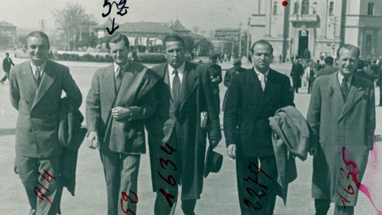 Fati tra.gjik i intelektualëve të një fotoje Fati tra.gjik i intelektualëve të një fotoje