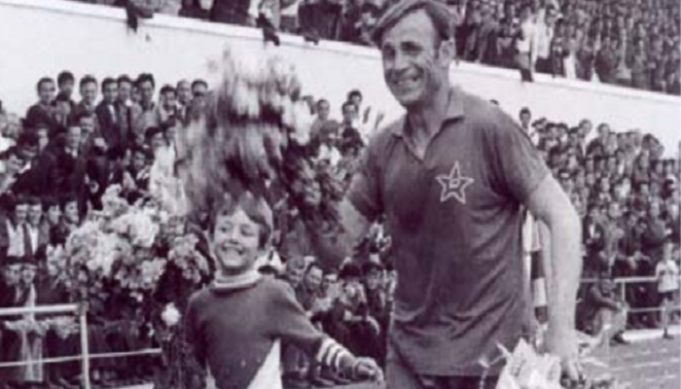 Panajot Pano, legjenda e futbollit shqiptar Panajot Pano, legjenda e futbollit shqiptar