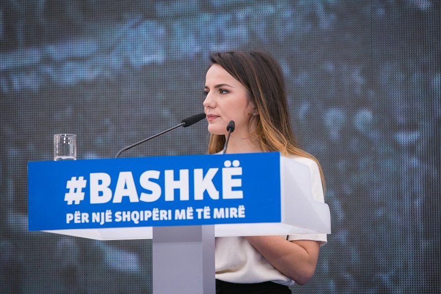 Deputetja e PD-së dorëzon mandatin: Zhvishem nga çdo funksion politik Deputetja e PD-së dorëzon mandatin: Zhvishem nga çdo funksion politik