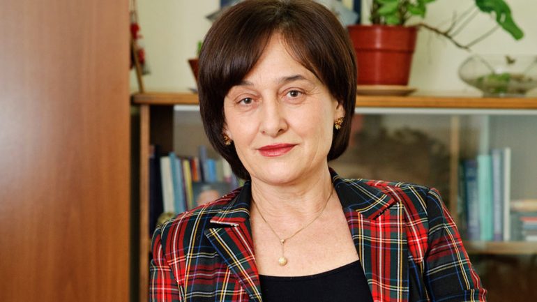 PD-së po i largohen si të jet prekur nga lebra, vajza Sabri Godos nuk pranon kandidimin PD-së po i largohen si të jet prekur nga lebra, vajza Sabri Godos nuk pranon kandidimin