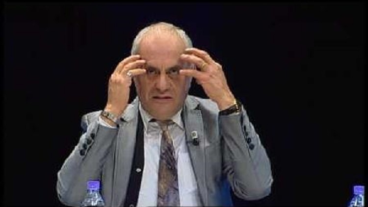 Artan Fuga sulmon kolegët: Rama takohet me pedagogë të lodhur, që i kanë mbathjet në fund të këmbëve. Studentët në shesh, janë të kapur! Artan Fuga sulmon kolegët: Rama takohet me pedagogë të lodhur, që i kanë mbathjet në fund të këmbëve. Studentët në shesh, janë të kapur!