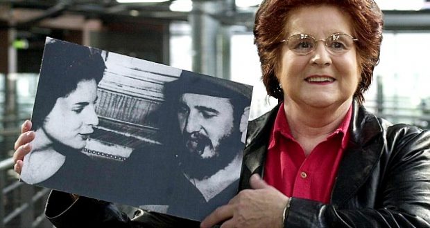 Spiunia e CIA-s e rekrutuar për të vra.rë Castron: Rashë në krahët e tij ai më … Spiunia e CIA-s e rekrutuar për të vra.rë Castron: Rashë në krahët e tij ai më …