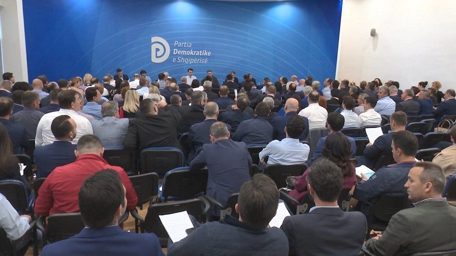 Basha zgjedh përfaqësuesin e “Viktoria Invest” në Këshillin Kombëtar të PD-së Basha zgjedh përfaqësuesin e “Viktoria Invest” në Këshillin Kombëtar të PD-së