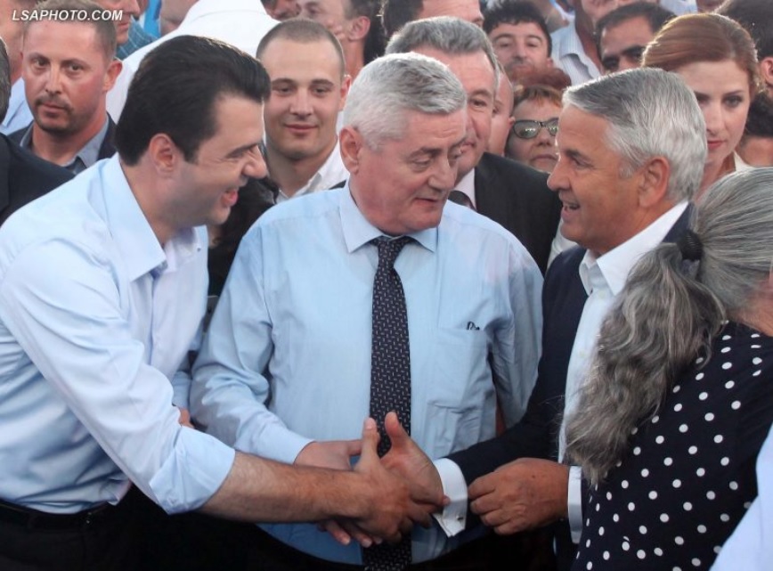 Aleatët presion ndaj Bashës: Duam kandidat serioz ndaj Veliaj, ndryshe s’kemi asgjë në vijë! Aleatët presion ndaj Bashës: Duam kandidat serioz ndaj Veliaj, ndryshe s’kemi asgjë në vijë!