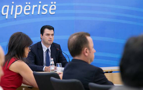 Zbulohen debati i fshehtë Basha-Topalli brenda grupit parlamentar në 2015-n. Si heshti PD për ligjin e arsimit