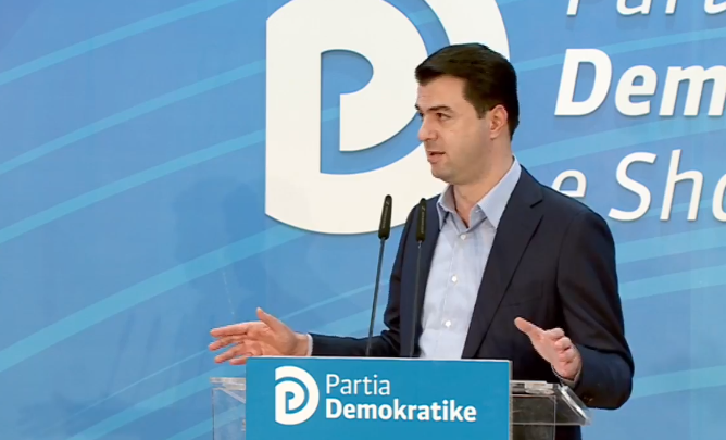 Kallauzi i PD-së e thotë troç: Nuk e fshehim dot, protesta e studentëve nuk është për tarifat Kallauzi i PD-së e thotë troç: Nuk e fshehim dot, protesta e studentëve nuk është për tarifat