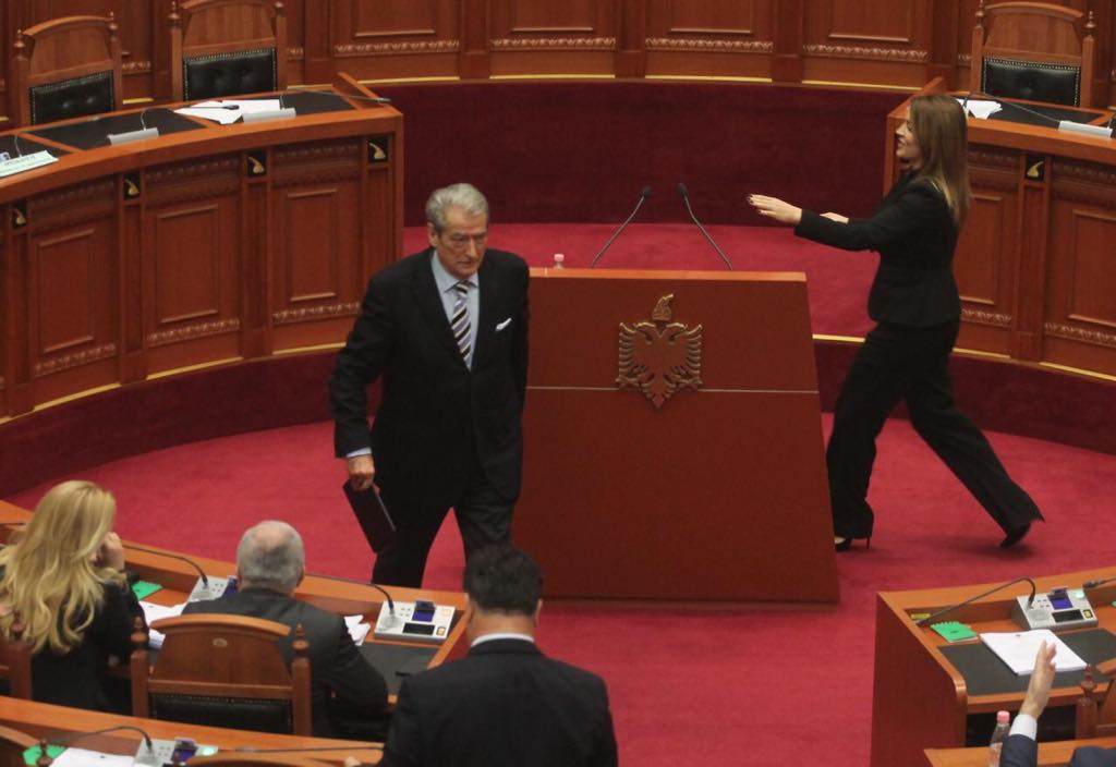 Thirrjet për armatosje/ PS dyshon për Berishën mos ka “rrjedhur”, asnjë masë për shkak të moshës së tij Thirrjet për armatosje/ PS dyshon për Berishën mos ka “rrjedhur”, asnjë masë për shkak të moshës së tij