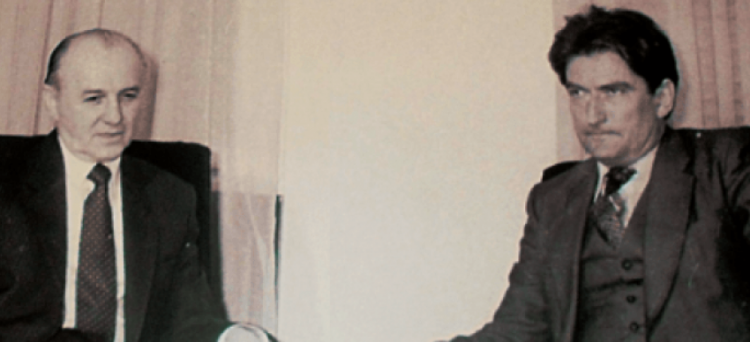 Studentët ‘masakrojnë’ Berishën: Mirë që nuk po protestojmë përballë teje, se ti të vret Studentët ‘masakrojnë’ Berishën: Mirë që nuk po protestojmë përballë teje, se ti të vret