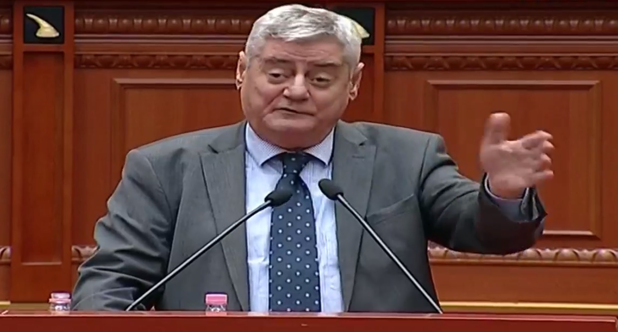 Edhe Dash Shehi kërkon ta nxjerr të çmendur Berishën mos ta procedojnë: Lëreni këtë muhabet, ne s’i kemi marrë armët kur ishte për t’i marrë! Edhe Dash Shehi kërkon ta nxjerr të çmendur Berishën mos ta procedojnë: Lëreni këtë muhabet, ne s’i kemi marrë armët kur ishte për t’i marrë!