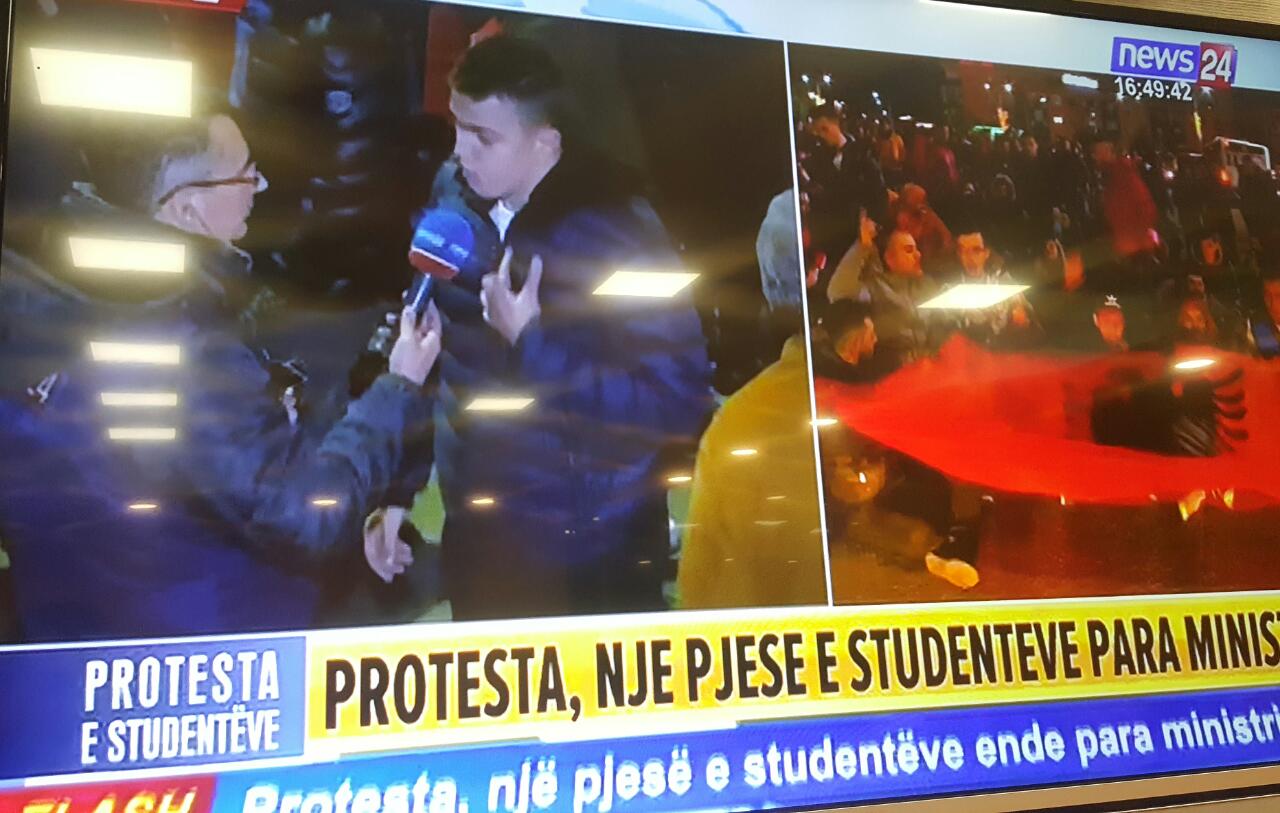 Protestën e merr në dorë PD, djali i vogël i Azem Hajdarit: Të përplasemi me qeverinë! Protestën e merr në dorë PD, djali i vogël i Azem Hajdarit: Të përplasemi me qeverinë!