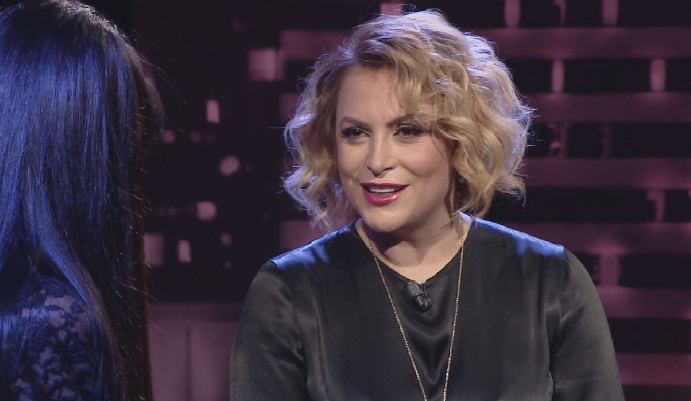 Eni Vasili tregon për ditën e parë të punës si spikere: Mora xhaketën e mamit, doja ti ngjaja Tefta Radit Eni Vasili tregon për ditën e parë të punës si spikere: Mora xhaketën e mamit, doja ti ngjaja Tefta Radit