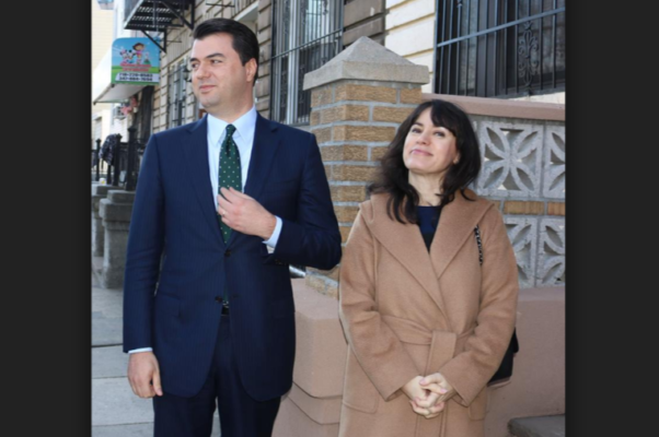 Guinness world records: Lulzim Basha, në 13 vite, 4 vjetë në ajër, 326 herë drejt Holandës, me total 1421 ditë Guinness world records: Lulzim Basha, në 13 vite, 4 vjetë në ajër, 326 herë drejt Holandës, me total 1421 ditë