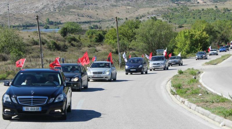 “Kush ka një zemër (kuqezi) mos e kursej…”, gazetari fton të gjithë në protestë para konsullatës greke për vr.asjen e 7 shtetasve shqiptarë “Kush ka një zemër (kuqezi) mos e kursej…”, gazetari fton të gjithë në protestë para konsullatës greke për vr.asjen e 7 shtetasve shqiptarë