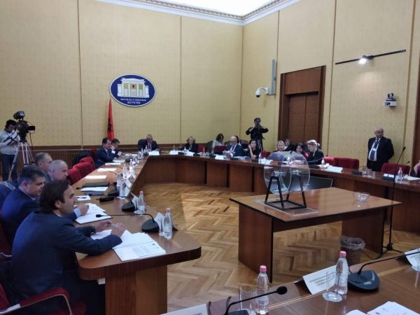 Emrat/ Pas refuzimit të Metës, Kuvendi zgjedh 8 anëtarët e KED Emrat/ Pas refuzimit të Metës, Kuvendi zgjedh 8 anëtarët e KED