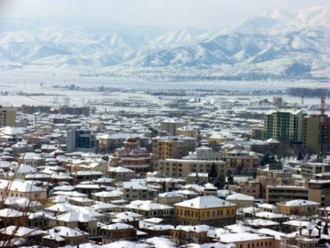 Sërish reshje dëbore në Korçë, trashësia arrin deri në 10 cm! S’ka probleme në akset nacionale dhe turistike Sërish reshje dëbore në Korçë, trashësia arrin deri në 10 cm! S’ka probleme në akset nacionale dhe turistike
