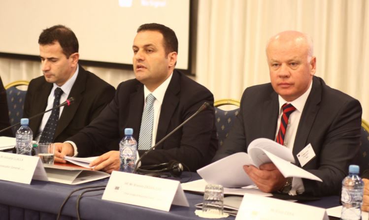 Titulli prokurorë dhe gjyqtarë, që i dha nder dhe fuqi çdo faqeziu të këtij vendi… nuk po ndryshon! Titulli prokurorë dhe gjyqtarë, që i dha nder dhe fuqi çdo faqeziu të këtij vendi… nuk po ndryshon!