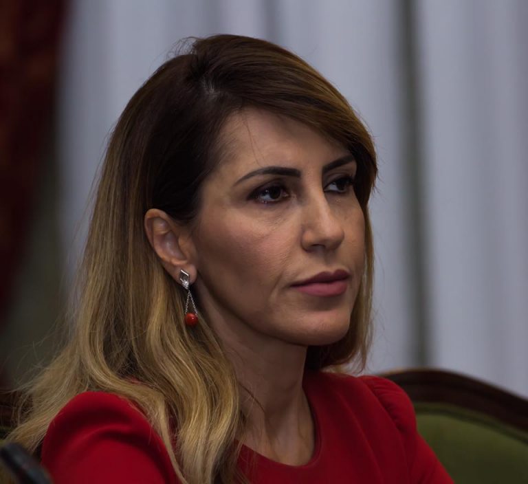 Përplasja Presidencë-Kryeministri për ministrin e Jashtëm, flet Majlinda Bregu: Tani s’di më se më kë do takohem! Përplasja Presidencë-Kryeministri për ministrin e Jashtëm, flet Majlinda Bregu: Tani s’di më se më kë do takohem!