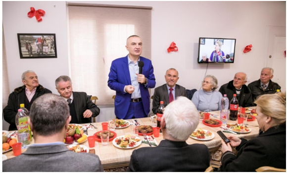 Kujtesë familjes ma.fioze, që është pasuruar me kr.ime, vjedhje dhe korrupsion: Nuk lahen gjithë ato mëkate, me 1 pjatë patate! Kujtesë familjes ma.fioze, që është pasuruar me kr.ime, vjedhje dhe korrupsion: Nuk lahen gjithë ato mëkate, me 1 pjatë patate!