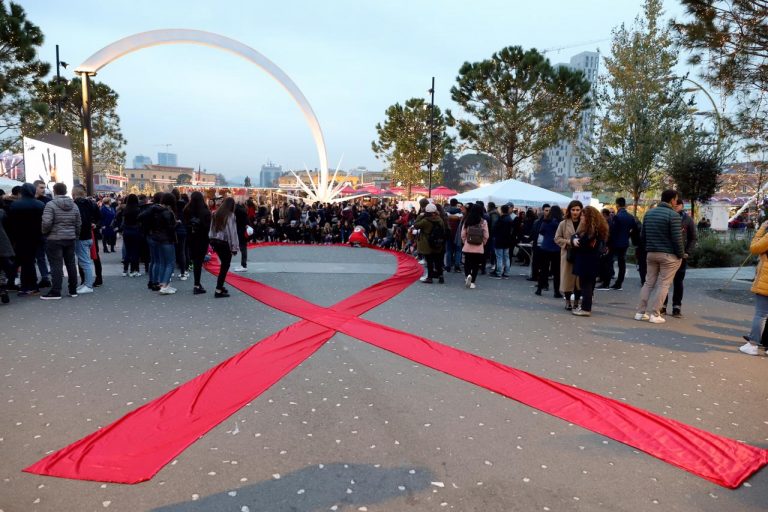 Ministria e Shëndetësisë: Teste falas për kategoritë në rrezik nga virusi HIV