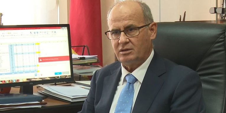 Merr 11 paga mujore/ Zbardhet pasuria e Mynyr Konit: Vila, apartamente, toka e dyqane! Kurse studentët s’kanë të hanë e flejnë! Merr 11 paga mujore/ Zbardhet pasuria e Mynyr Konit: Vila, apartamente, toka e dyqane! Kurse studentët s’kanë të hanë e flejnë!