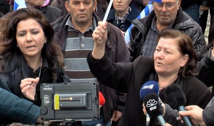 E ka pasur në gen kri.min nga mitra e mamasë! Nëna e ekstremistit Kaçifas : Do të ta marr unë hakun biri im, do të vr.as Edi Ramën! (Video) E ka pasur në gen kri.min nga mitra e mamasë! Nëna e ekstremistit Kaçifas : Do të ta marr unë hakun biri im, do të vr.as Edi Ramën! (Video)