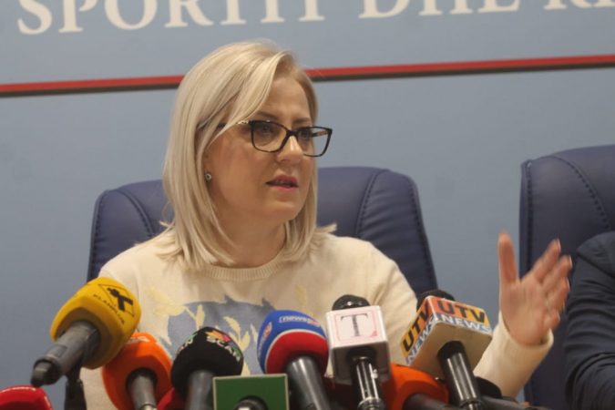 LAJMI I FUNDIT/ Ministrja Nikolla shfuqizon VKM për provimet e bartura