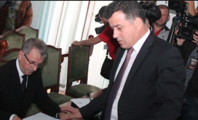 Lista e turpit, politikanët që u kanë rrëmbyer shtëpitë të pastrehëve, në krye Ridvan Bode dhe Edmond Spaho Lista e turpit, politikanët që u kanë rrëmbyer shtëpitë të pastrehëve, në krye Ridvan Bode dhe Edmond Spaho