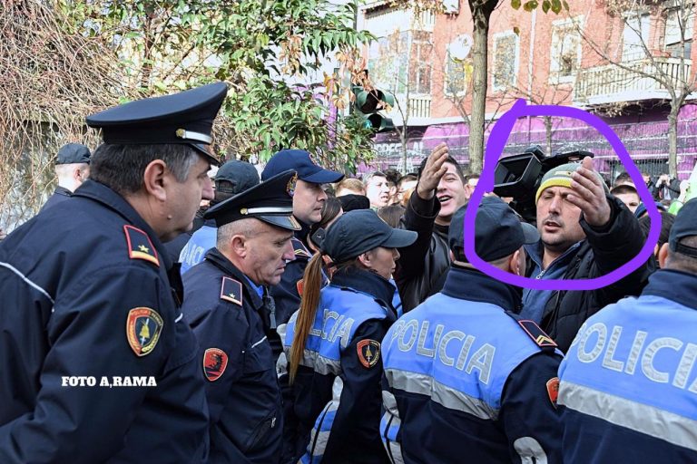 FOTO/ Si tentoi PD dhe LSI të prishte protestën! Çfarë nuk u pa nga studentët: Basha dërgoi kameramanin personal dhe militanti i LSI kryetar Senati për studentët e UT