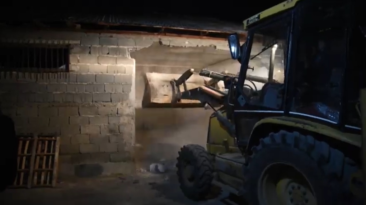 FOTO+VIDEO/ Unaza e Madhe, prishen edhe dy ndërtime të tjera pa leje te Astiri FOTO+VIDEO/ Unaza e Madhe, prishen edhe dy ndërtime të tjera pa leje te Astiri